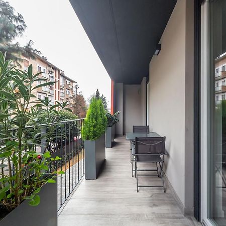 Comfy Apt With Private Parking & Balcony Милан Экстерьер фото