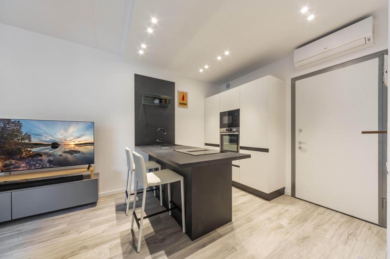 Comfy Apt With Private Parking & Balcony Милан Экстерьер фото